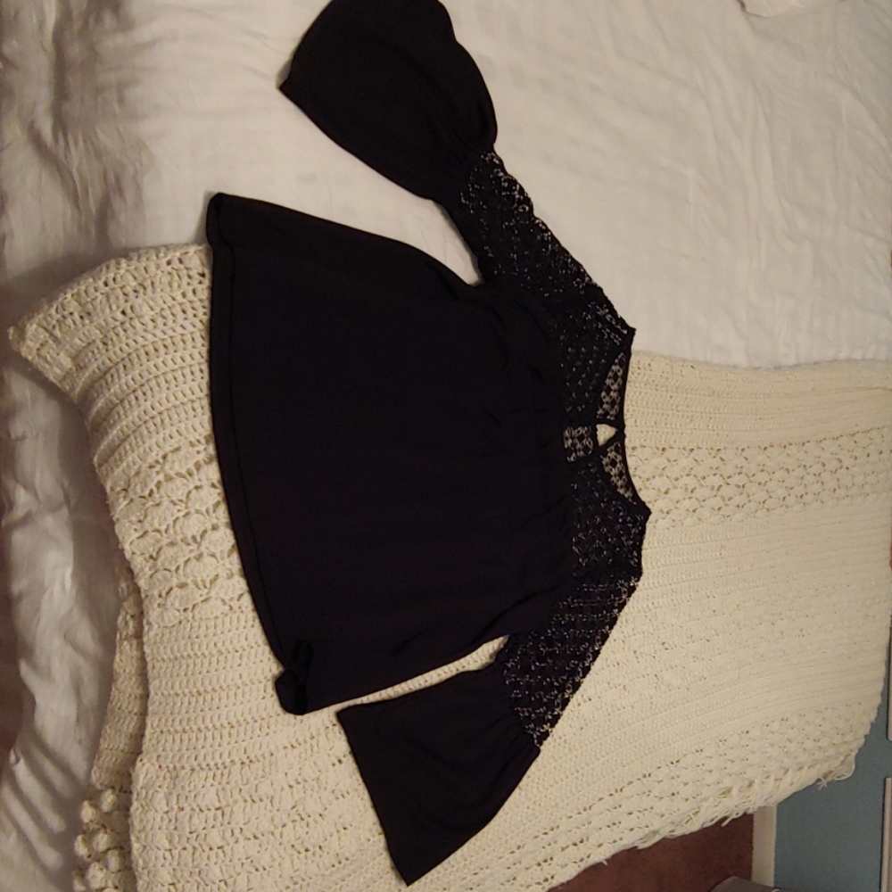 Lace bell sleeve flowy top